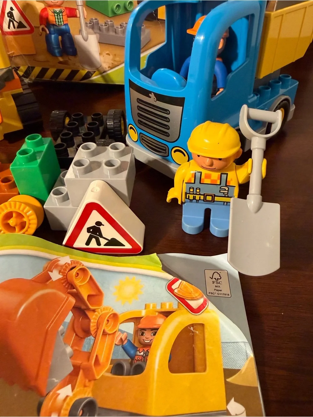 2016 LEGO DUPLO TOWN TRUCK & TRACKED EXCAVATOR CONSTRUCTION SITE BUILD SET 10812